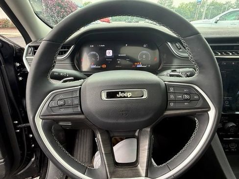 Used 2024 Jeep Grand Cherokee Limited w/ Luxury Tech Group II AWD/4WD image 20