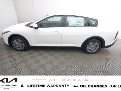 New 2025 Kia K4 LX image 8