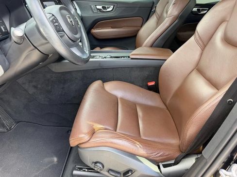 Used 2019 Volvo XC60 T5 Momentum w/ Premium Package FWD image 10