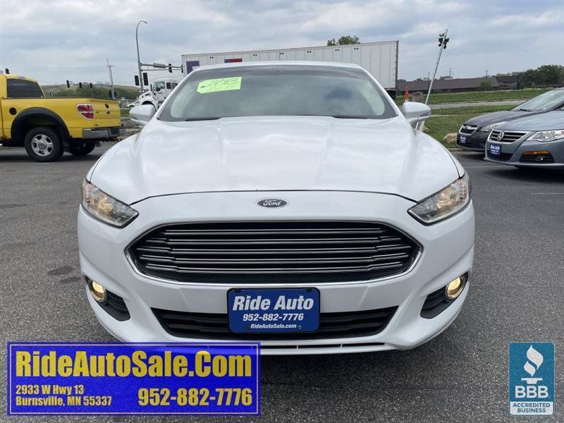 Used 2013 Ford Fusion SE FWD image 2