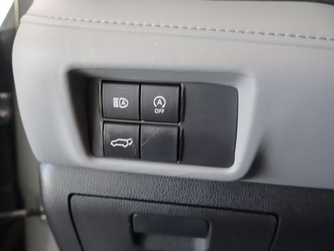 Used 2023 Toyota Highlander XLE AWD/4WD image 18