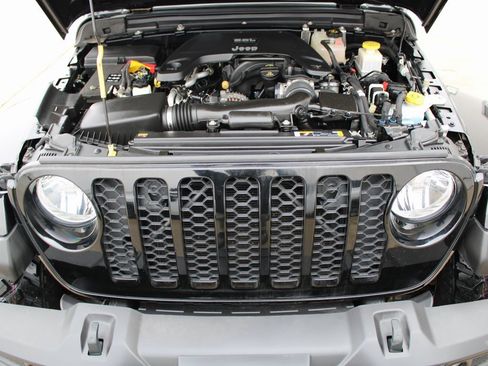 Used 2021 Jeep Gladiator Willys image 27
