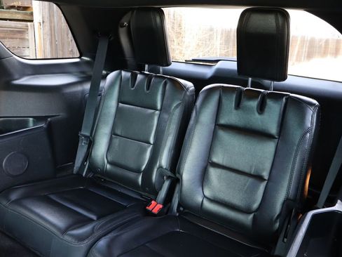 Used 2017 Ford Explorer XLT w/ Equipment Group 202A image 21