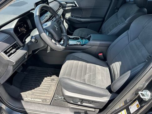 Used 2025 Mitsubishi Outlander SE FWD image 9