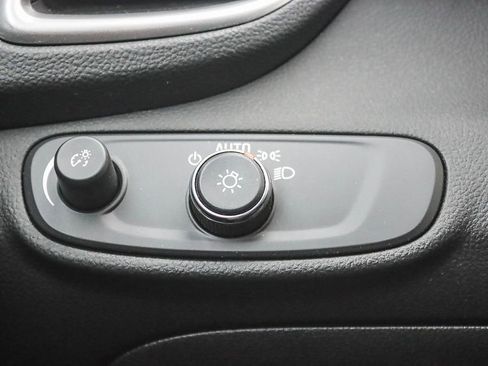 Certified 2022 Chevrolet Trax LT w/ LT Convenience Package image 43