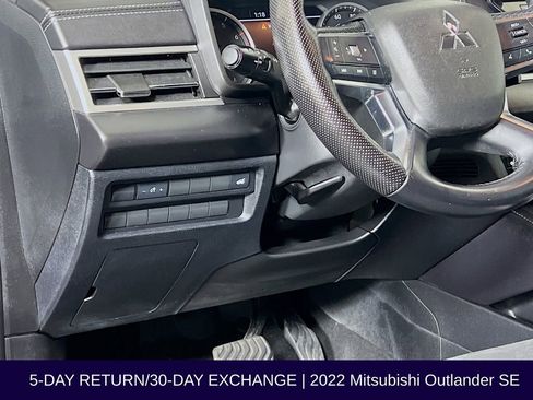 Used 2022 Mitsubishi Outlander SE image 11
