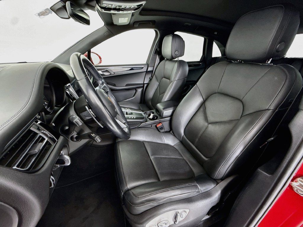 Certified 2020 Porsche Macan AWD/4WD image 5
