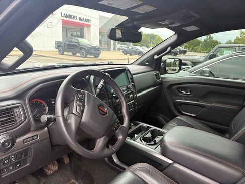 Used 2021 Nissan Titan PRO-4X w/ Pro-4x Convenience Package AWD/4WD image 6