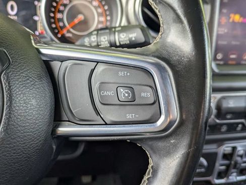 Used 2018 Jeep Wrangler Unlimited Sahara AWD/4WD image 29