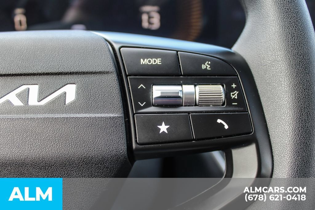 Used 2025 Kia K4 FWD image 26