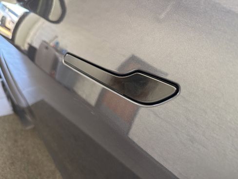 Used 2021 Tesla Model Y Long Range image 12