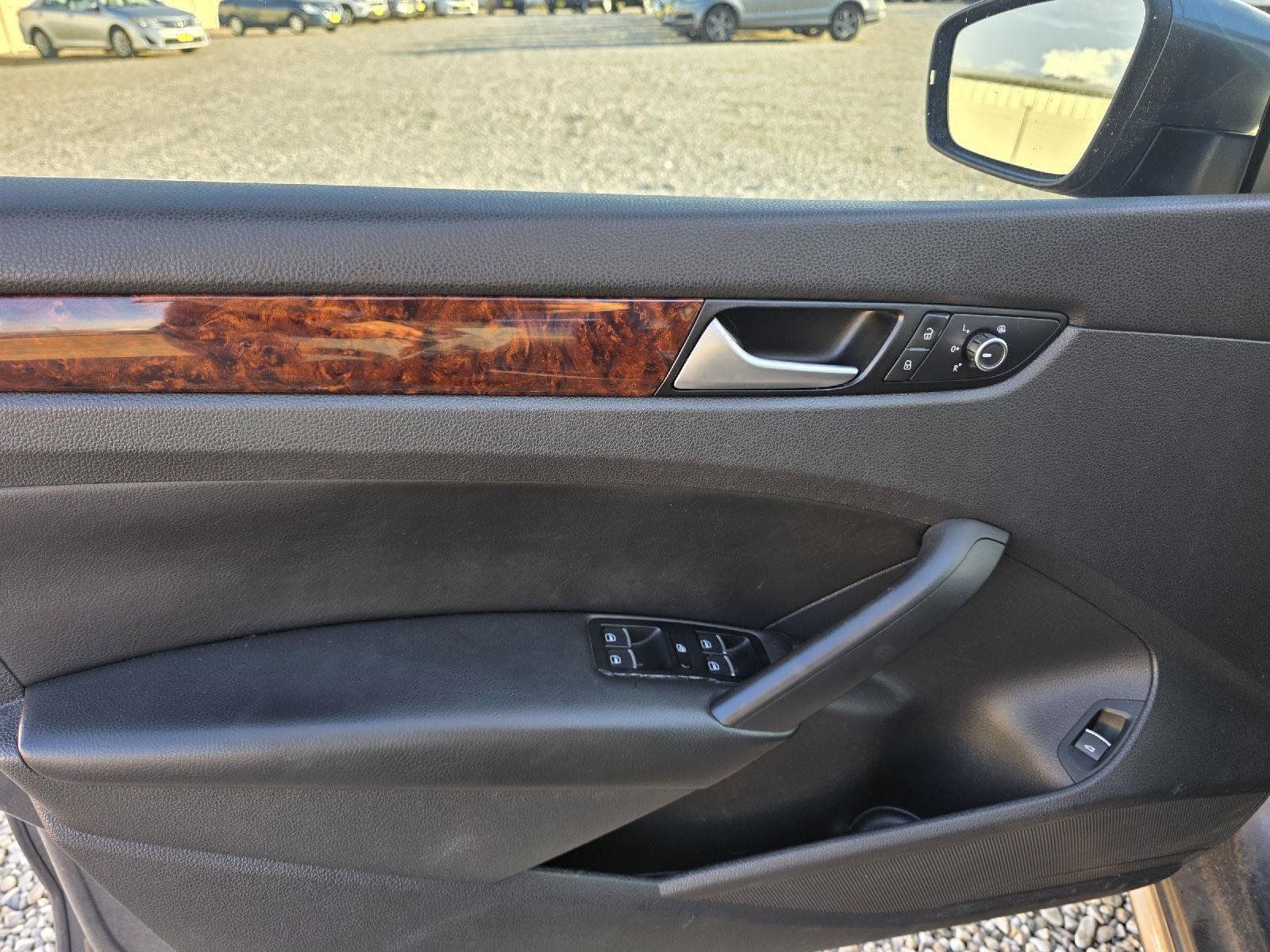 Used 2013 Volkswagen Passat TDI SEL Premium FWD image 10