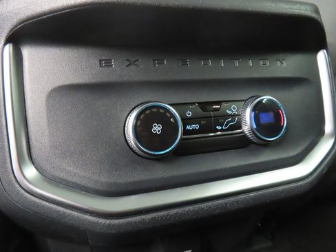 Used 2025 Ford Expedition Active image 12