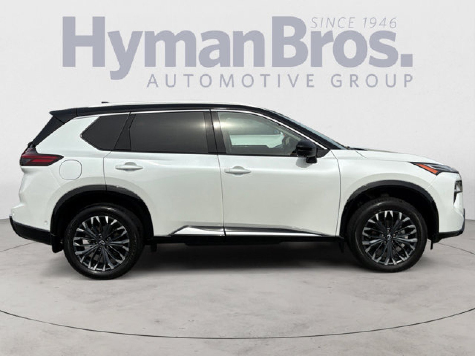 Used 2026 Nissan Rogue Platinum w/ Platinum Premium Package AWD/4WD image 2