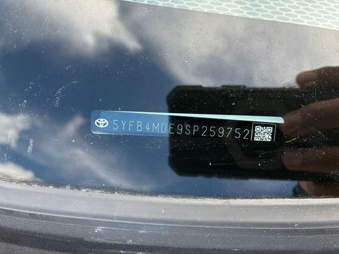 Used 2025 Toyota Corolla LE FWD image 22