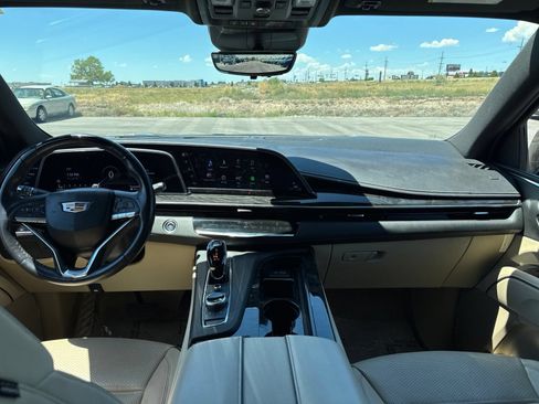 Used 2024 Cadillac Escalade Premium Luxury AWD/4WD image 19