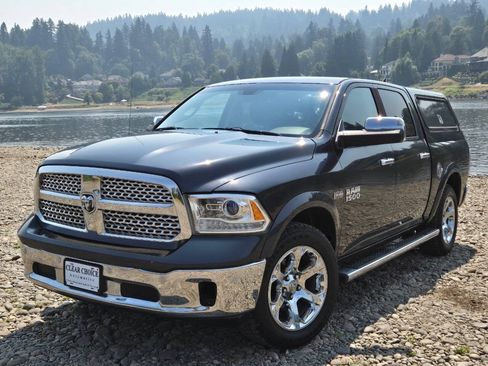 Used 2015 RAM 1500 Laramie w/ Convenience Group AWD/4WD image 8