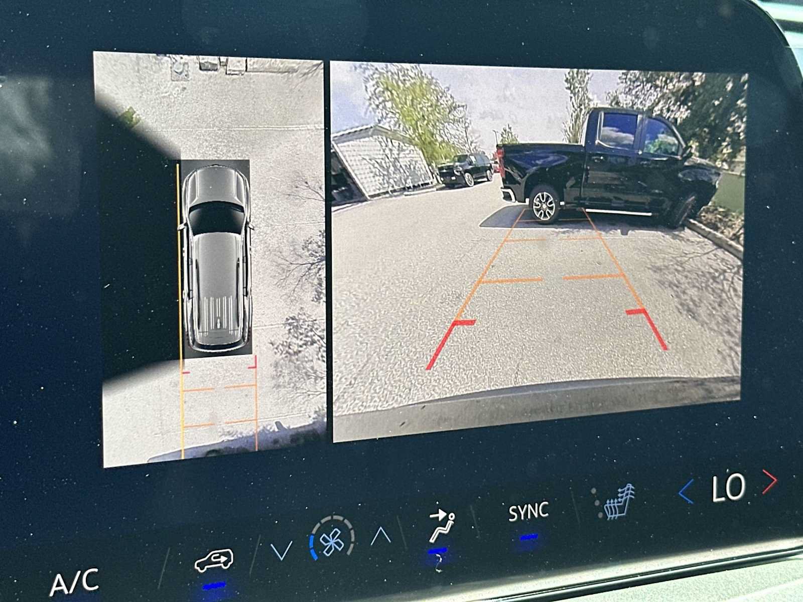 New 2026 Chevrolet Traverse LT w/ Driver Confidence Package FWD image 22