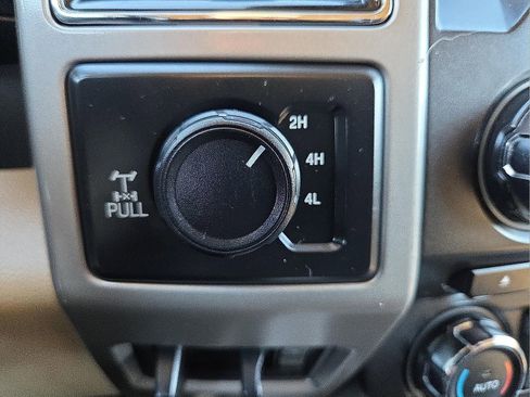 Used 2018 Ford F350 Lariat w/ Chrome Package image 21