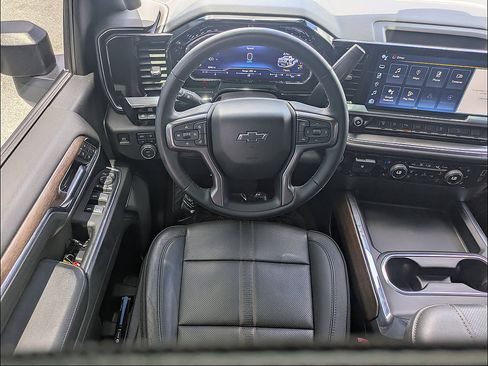 Used 2024 Chevrolet Silverado 2500 High Country w/ Midnight Edition AWD/4WD image 16