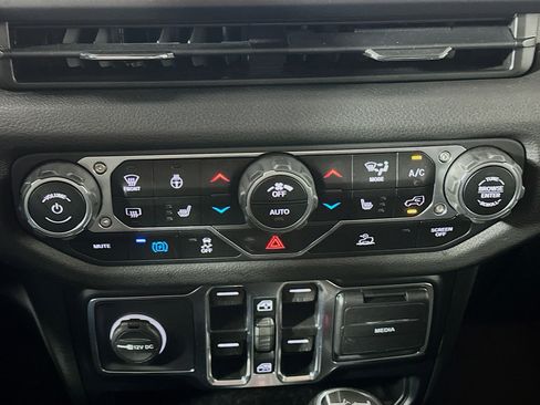 Used 2024 Jeep Wrangler Sport S w/ Convenience Group image 23