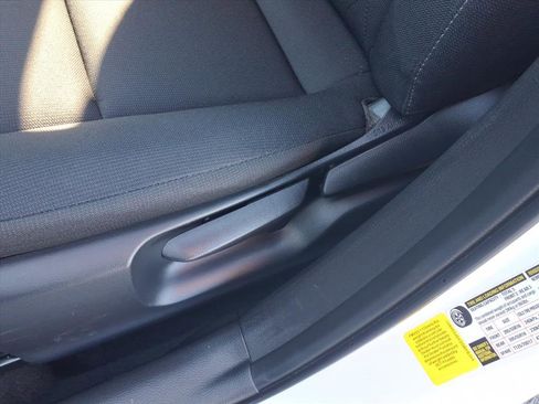 Used 2025 Toyota Corolla LE image 9