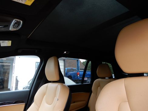 Used 2019 Volvo XC90 T6 Momentum w/ Advanced Package image 18