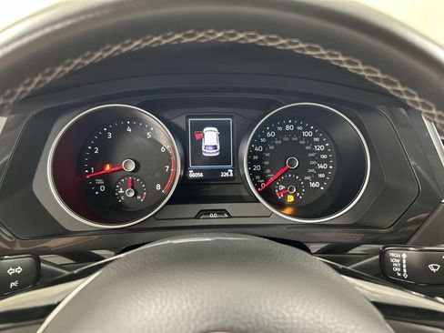 Used 2021 Volkswagen Tiguan SE w/ Panoramic Sunroof Package AWD/4WD image 13
