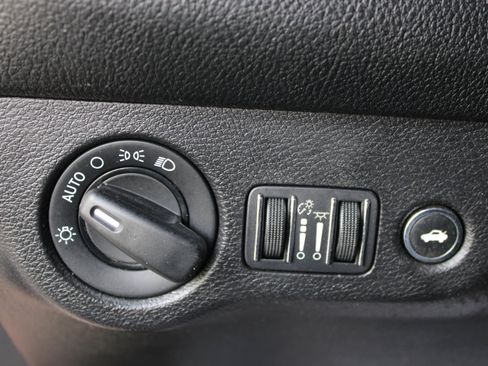 Used 2019 Dodge Challenger SXT image 22