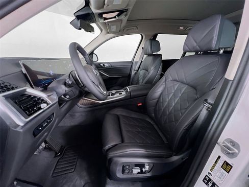 Used 2025 BMW X7 xDrive40i AWD/4WD image 18