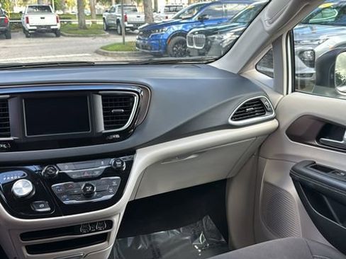 Used 2024 Chrysler Voyager LX image 15