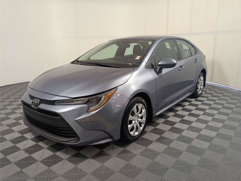 Used 2025 Toyota Corolla LE FWD image 2