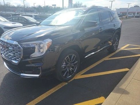 Used 2024 GMC Terrain Denali w/ Black Diamond Edition image 3