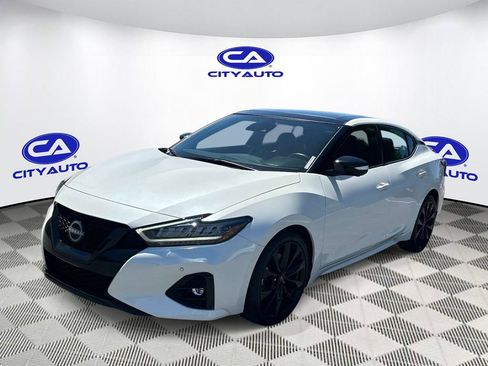 Used 2023 Nissan Maxima SR w/ Sport Mat Group FWD image 10