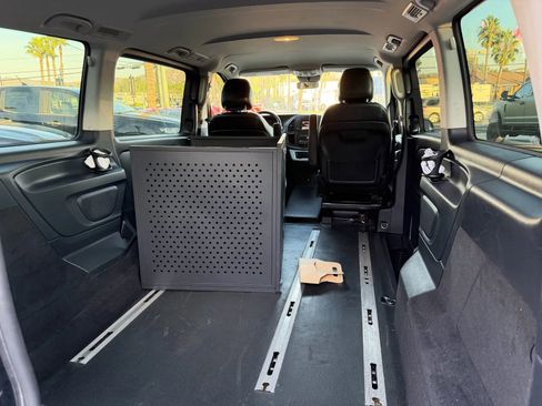 Used 2018 Mercedes-Benz Metris Passenger image 6