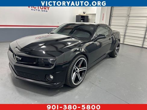 Used 2013 Chevrolet Camaro SS w/ Silver Rally Stripe Package RWD image 1