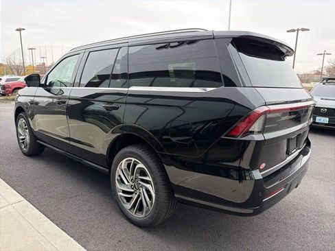 New 2025 Lincoln Navigator Reserve image 5