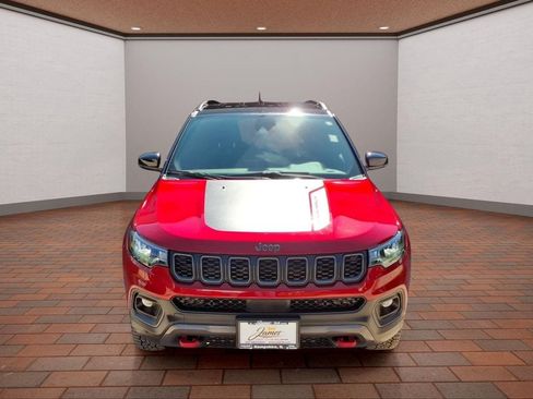 Used 2025 Jeep Compass Trailhawk AWD/4WD image 2