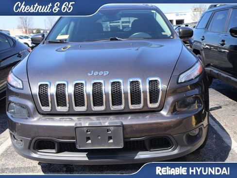 Used 2017 Jeep Cherokee Latitude w/ Cold Weather Group image 11
