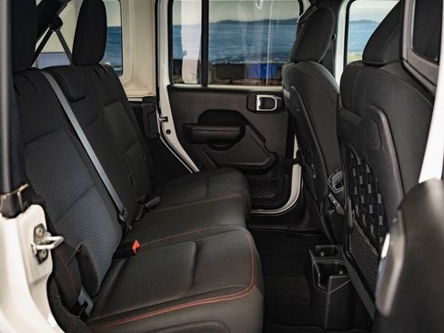 Used 2021 Jeep Wrangler Unlimited Rubicon image 30