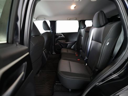 Used 2024 Mitsubishi Outlander ES image 15