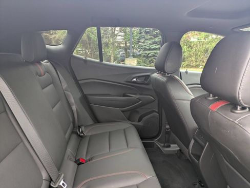 Used 2024 Chevrolet Trax RS w/ Sunroof Package FWD image 18