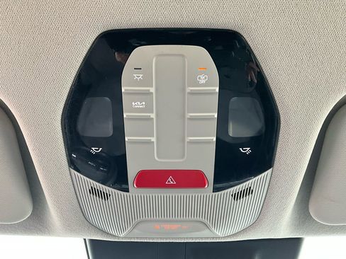 Used 2025 Kia K4 LXS image 16