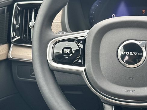 New 2026 Volvo XC90 B6 Plus w/ Protection Package Premier AWD/4WD image 8