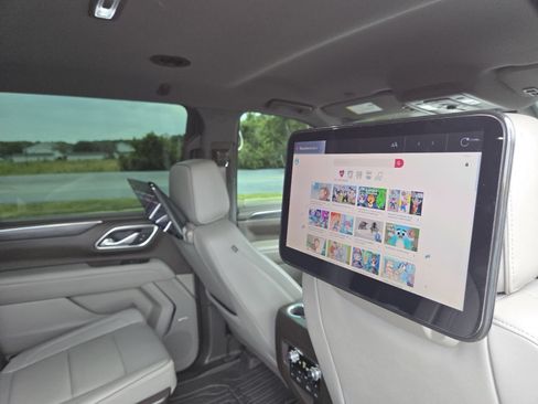 Used 2024 GMC Yukon XL SLT w/ SLT Luxury Package AWD/4WD image 30