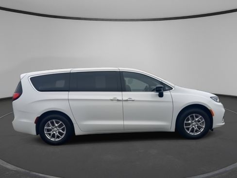 New 2025 Chrysler Pacifica Select image 24