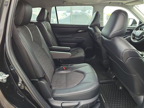 Used 2024 Toyota Highlander XLE image 36