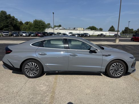 Used 2025 Hyundai Sonata Limited FWD image 3