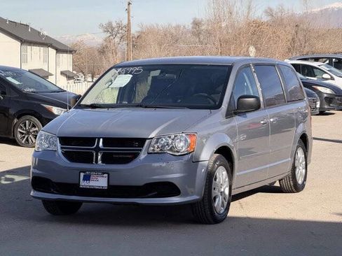 Used 2017 Dodge Grand Caravan SE image 9