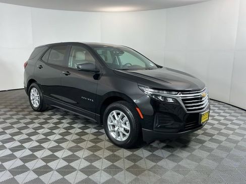 Used 2024 Chevrolet Equinox LS w/ LS Convenience Package AWD/4WD image 3